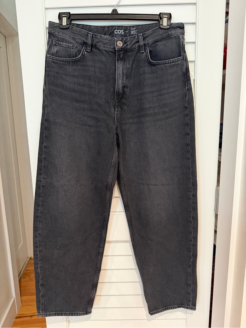New COS Tapered High Rise Ankle Jeans Sz 31 Black 28” Inseam Cos